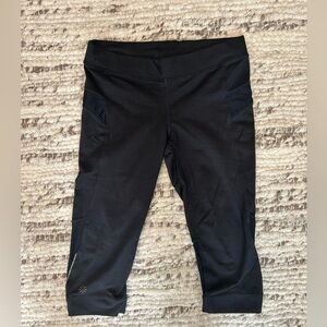 Athleta cropped black leggings. Size small